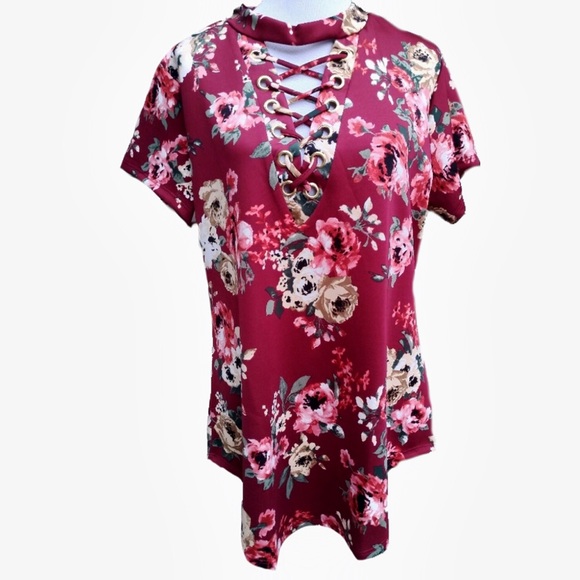 **1 LEFT**Red Floral Criss Cross Top 3X - Picture 3 of 7